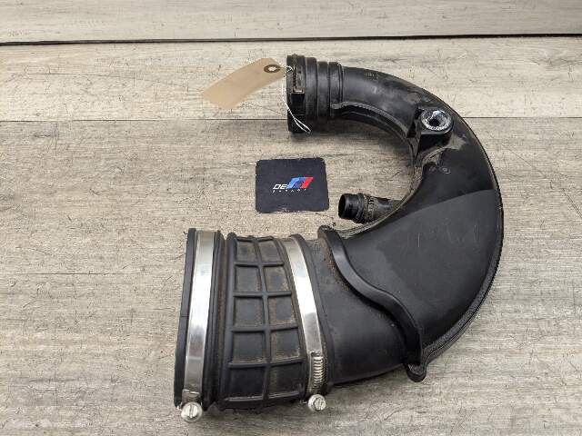 16-19 OEM BMW G12 G30 750 Engine N63R Front Right Side Air Intake Hose Cyl 1-4