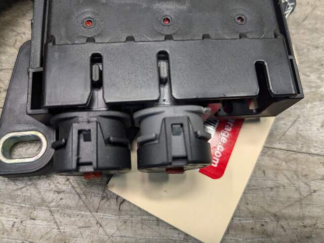 14-19 OEM BMW F15 F85 X5 F16 F86 X6 Front Power Distributor B+ Junction Box
