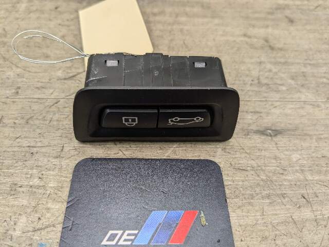 OEM BMW F16 G12 F36 F10 F15 F85 M5 G01 F97 X3 Rear Trunk Lid Center Lock Switch