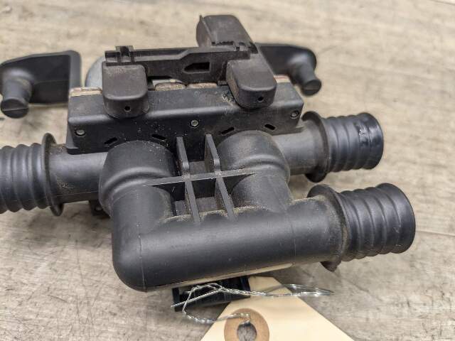 07-19 OEM BMW E70 E71 F15 F16 F85 X5 X6 Engine Water Heater Control Valve Pump