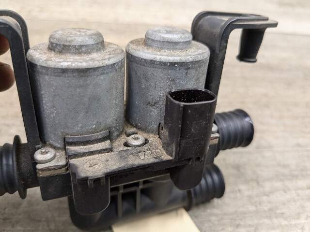 07-19 OEM BMW E70 E71 F15 F16 F85 X5 X6 Engine Water Heater Control Valve Pump