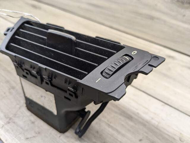 06-13 OEM BMW E90 E92 E93 335 328 M3 Left Driver Side Dashboard Air Vent