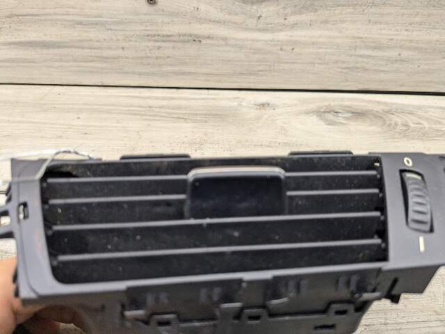 06-13 OEM BMW E90 E92 E93 335 328 M3 Left Driver Side Dashboard Air Vent