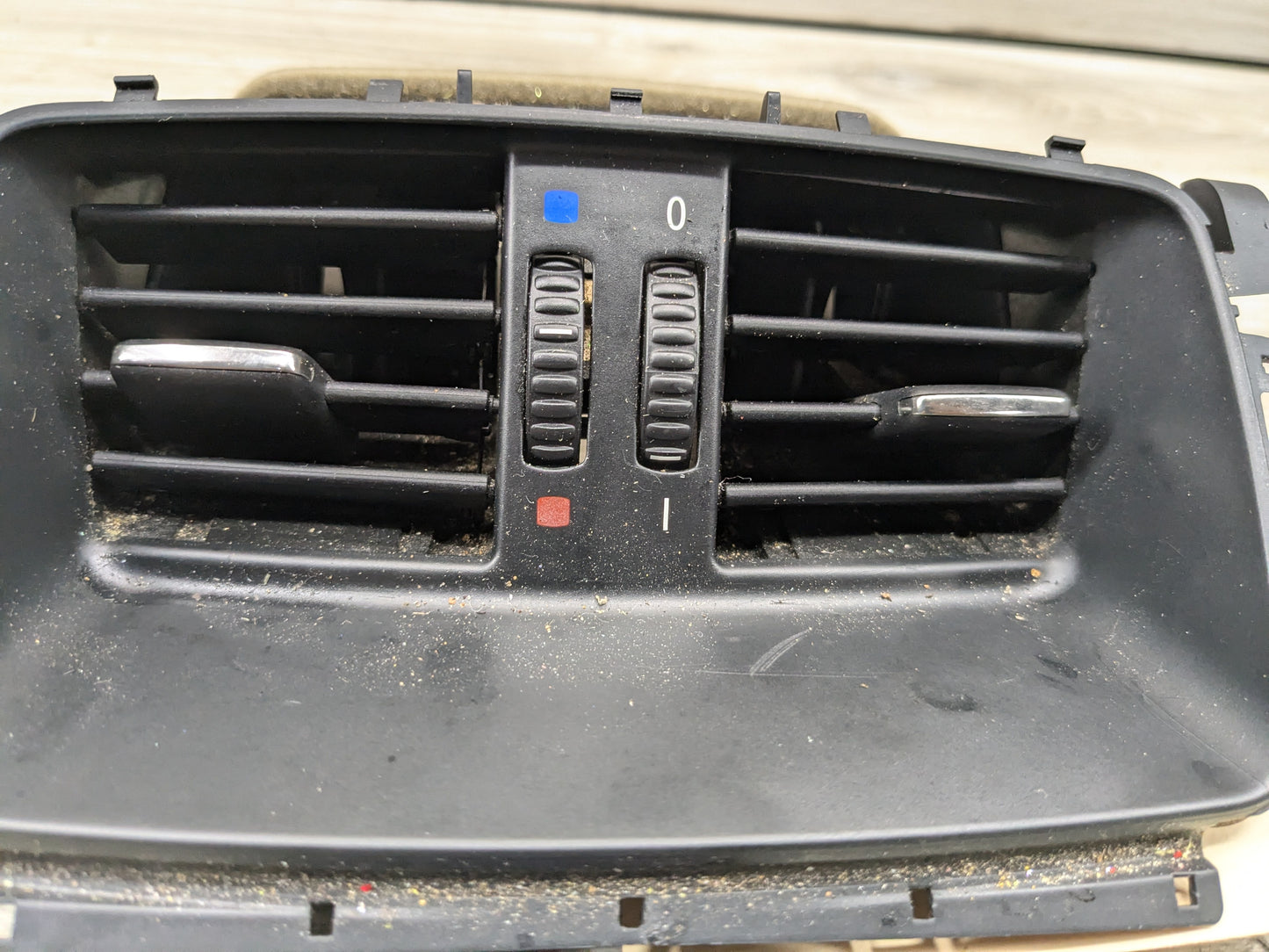 07-13 OEM BMW E92 328 335 Coupe Interior Central Console Rear Vent