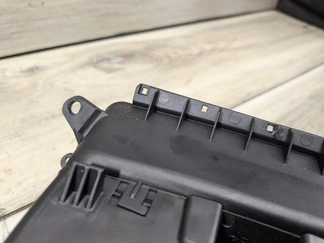 07-13 OEM BMW E92 328 335 Coupe Interior Central Console Rear Vent