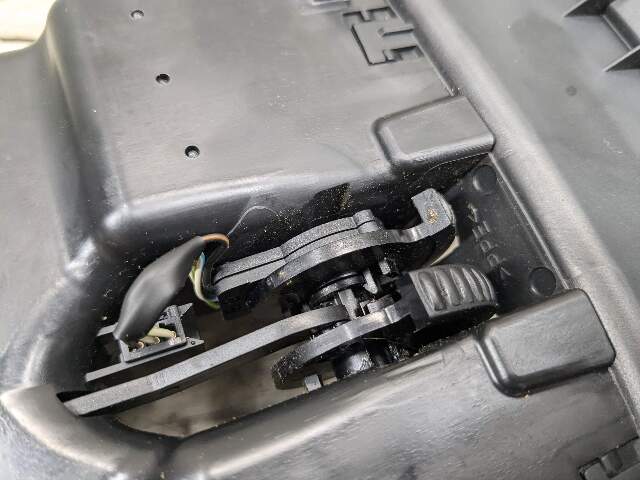 07-13 OEM BMW E92 328 335 Coupe Interior Central Console Rear Vent