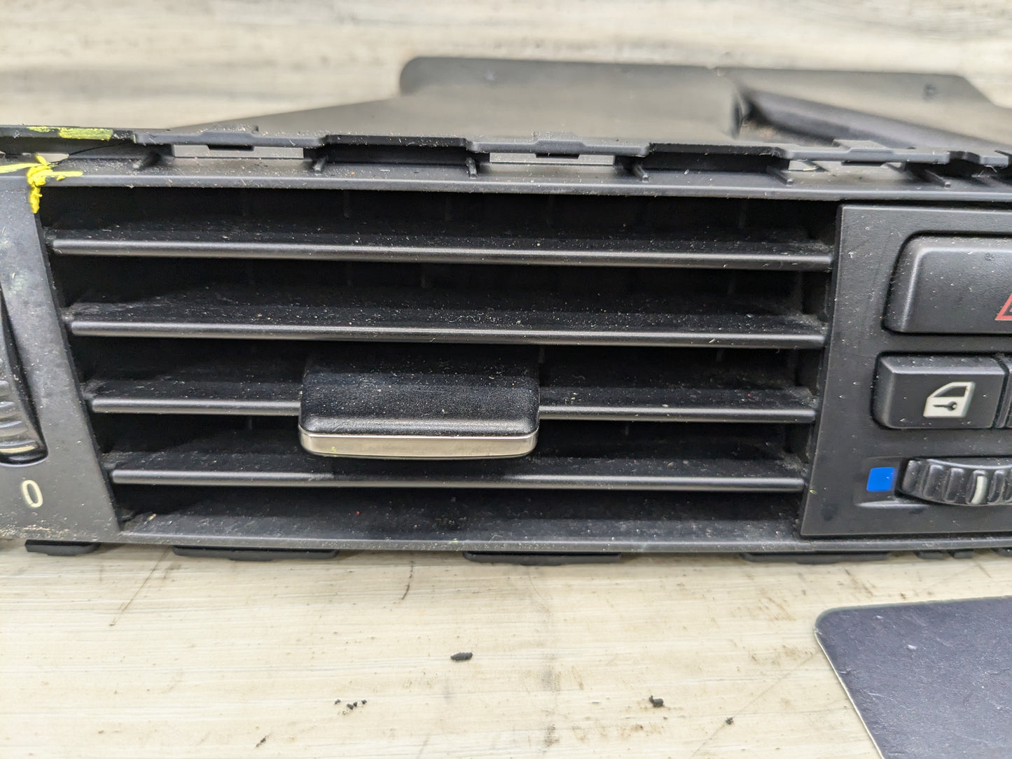 07-13 OEM BMW E92 E93 328 335 Coupe Convertible Dashboard Center Air Vents