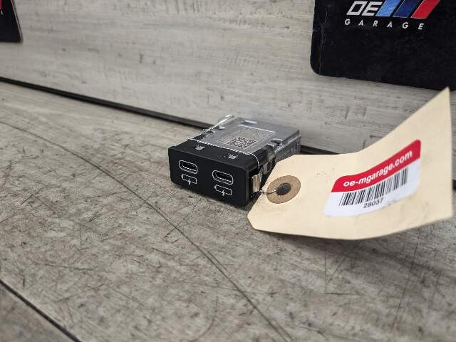 OEM BMW G01 G02 G11 G12 G20 G30 F97 USB Type C Charger Port Socket Connector