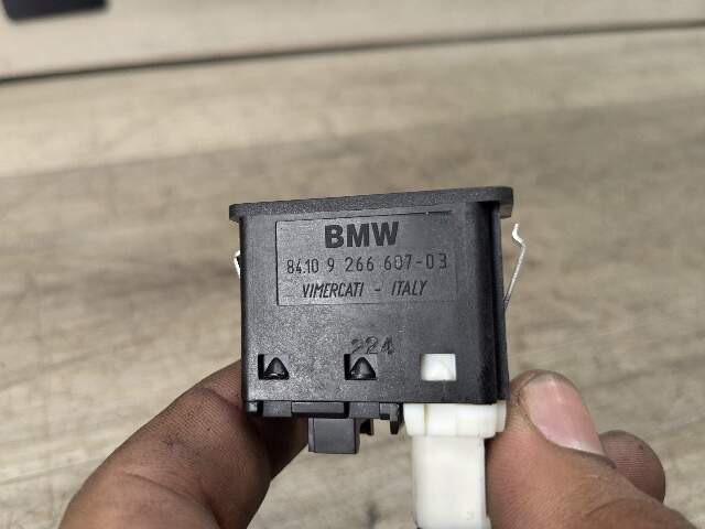 11-19 OEM BMW F15 F25 X1 X3 X4 X5 X6 AUX Auxiliary Audio + USB Charging Port