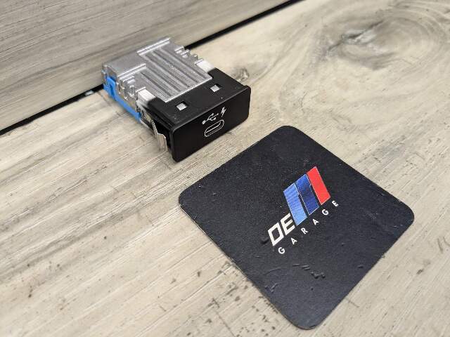 OEM BMW F44 F48 F97 G01 G05 G12 G20 G30 G80 USB Dual Type C Charger Port Socket