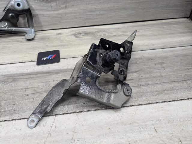 19-24 OEM BMW G20 330 M340 Front Right Passenger Side Fender Holder Bracket SET