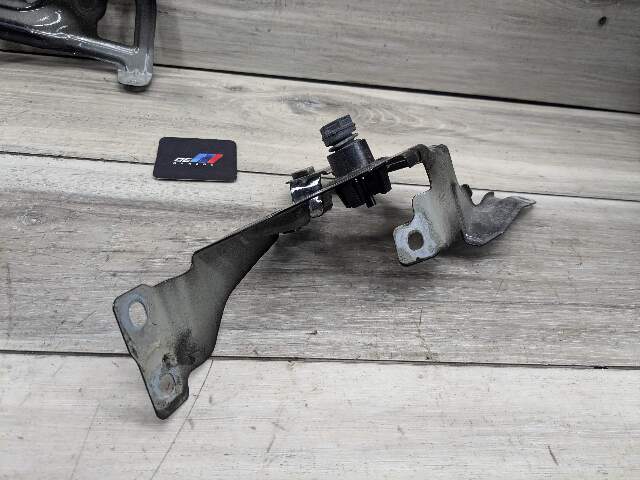 19-24 OEM BMW G20 330 M340 Front Right Passenger Side Fender Holder Bracket SET