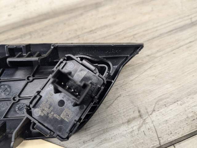 OEM BMW F15 F16 F85 X5 Front Right Passenger Side Door Panel Lock Switch Control
