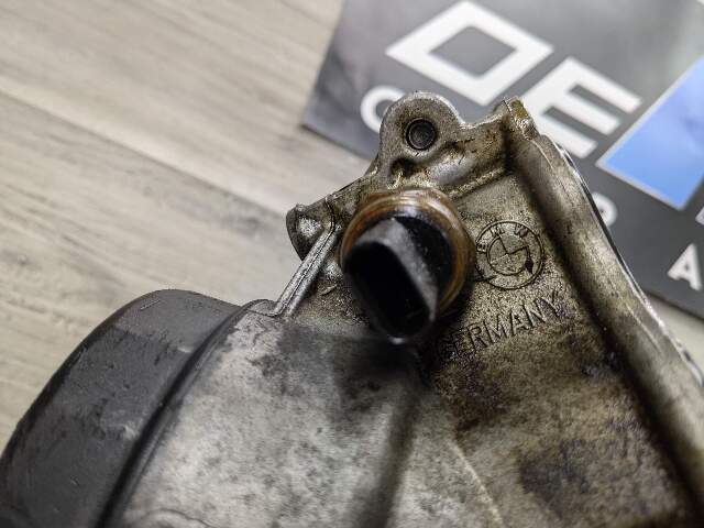07-13 OEM BMW E82 E90 E92 135 335 N54 N55 Engine Oil Filter Housing COOLER
