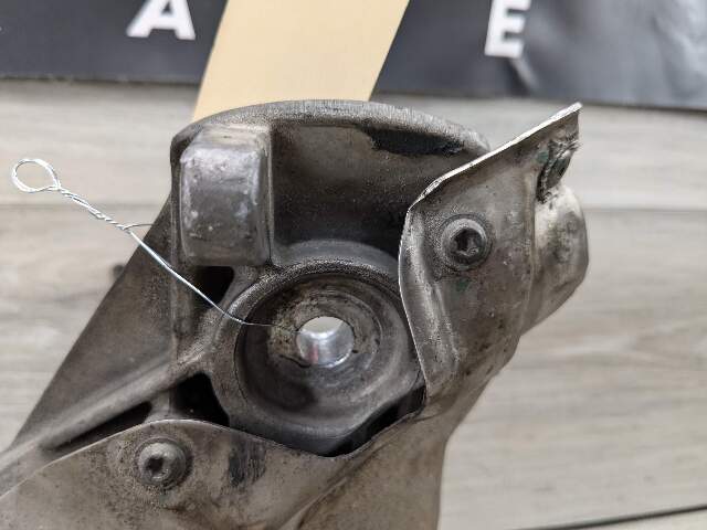 OEM BMW F15 F16 X5 AWD Right Passenger Engine N55 Motor Mount Bracket Support