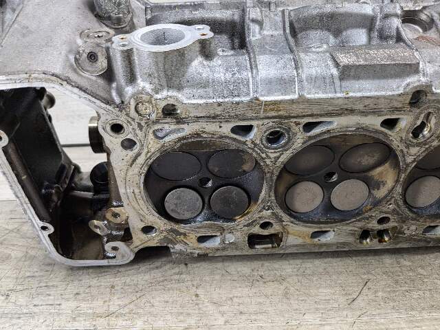 06-13 OEM BMW E90 E92 E93 Engine S65 Passenger Right Side Cylinder Head