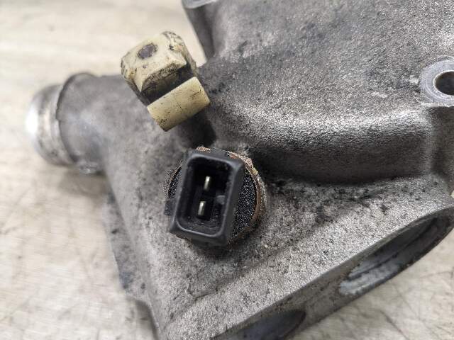 07-10 OEM BMW E90 E92 E93 M3 S65 Engine Coolant Thermostat Housing