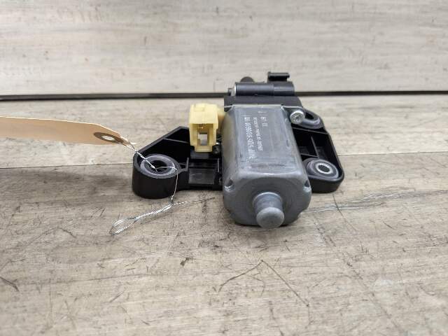 09-12 OEM BMW F01 F02 740 750 B7 Rear right Passenger Side Sun Shade Blind Motor