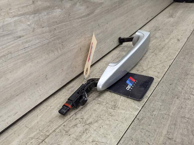 OEM BMW M2 F22 F30 F36 F32 M3 M4 COMFORT ACCESS Driver Door Handle Silver A83