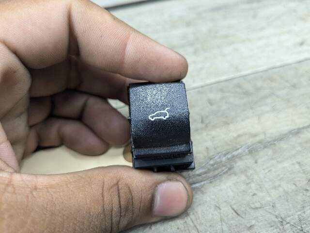 14-19 OEM BMW F15 F16 F85 F86 X5 X6 X5M X6M Trunk Hatch Release Switch Button
