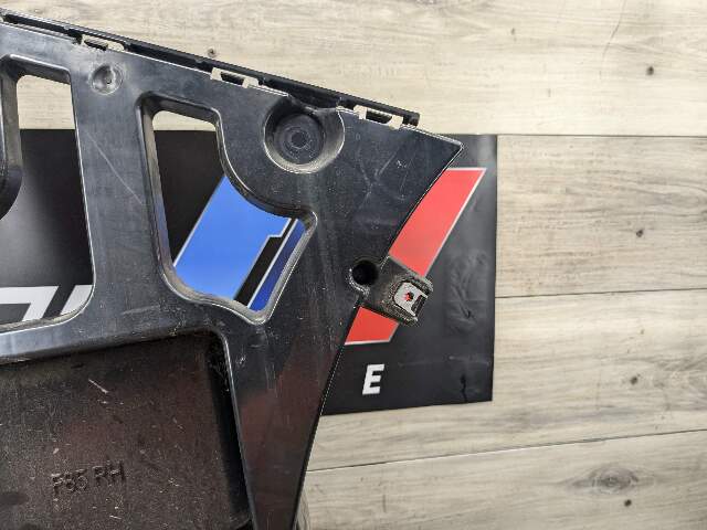 14-18 OEM BMW F85 X5M REAR Right Passenger Bumper Bracket Guide Support Mount