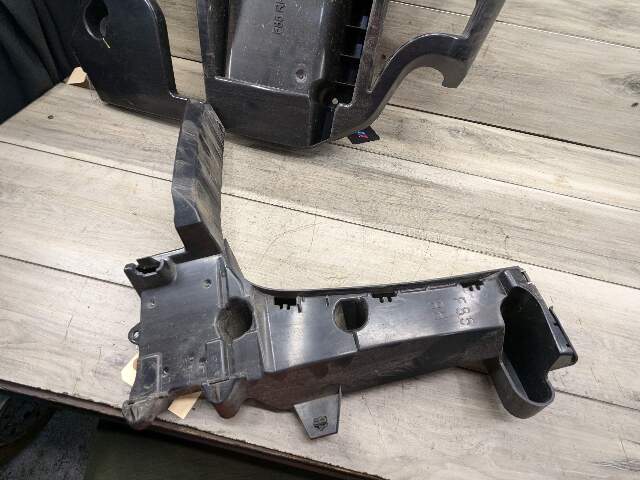 14-18 OEM BMW F85 X5M REAR Right Passenger Bumper Bracket Guide Support Mount