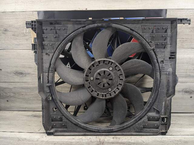 12-18 OEM BMW F10 F12 F06 F02 N63 Radiator Cooling Fan Clutch Assembly 850W