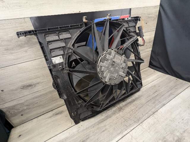 12-18 OEM BMW F10 F12 F06 F02 N63 Radiator Cooling Fan Clutch Assembly 850W