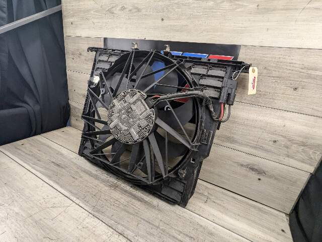 12-18 OEM BMW F10 F12 F06 F02 N63 Radiator Cooling Fan Clutch Assembly 850W