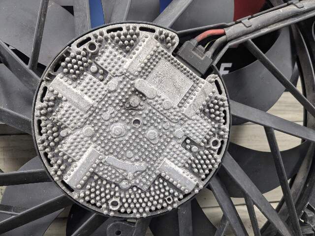 12-18 OEM BMW F10 F12 F06 F02 N63 Radiator Cooling Fan Clutch Assembly 850W