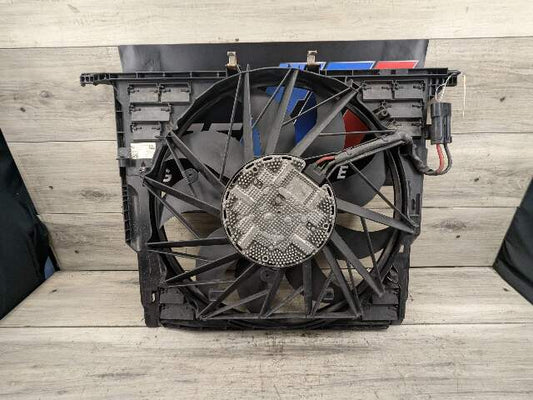 12-18 OEM BMW F10 F12 F06 F02 N63 Radiator Cooling Fan Clutch Assembly 850W