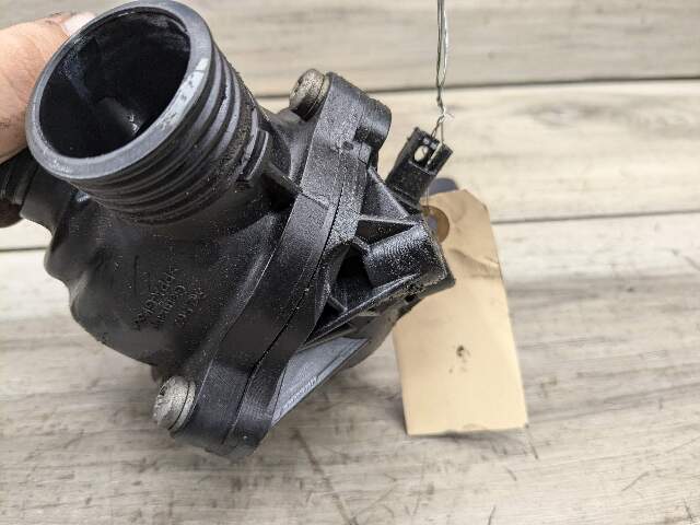 06-13 BEHR BMW E82 E88 E90 E92 E93 Engine N54 Water Coolant Thermostat Housing