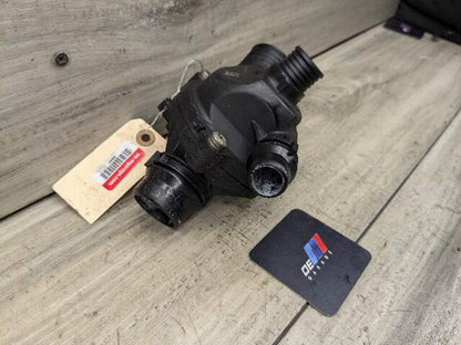 06-13 BEHR BMW E82 E88 E90 E92 E93 Engine N54 Water Coolant Thermostat Housing