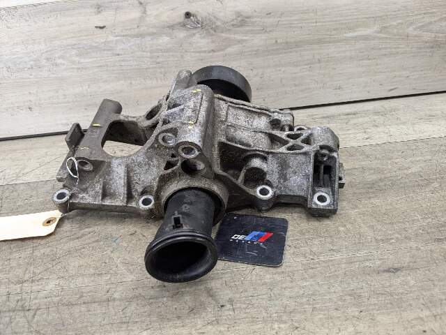 16-19 OEM BMW F30 F31 G12 340 740i Engine Coolant Pump With Support B46 B58
