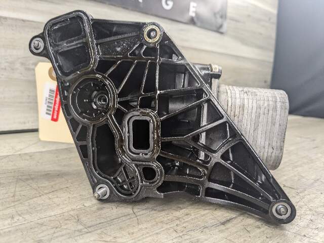OEM BMW F22 F23 F30 F32 F33 F36 230 330 430 Engine B46 B48 Oil Filter Housing