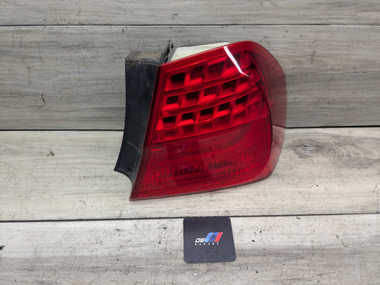 09-11 OEM BMW E90 328 335 LCI Sedan Rear Passenger Side Outer Tail Light