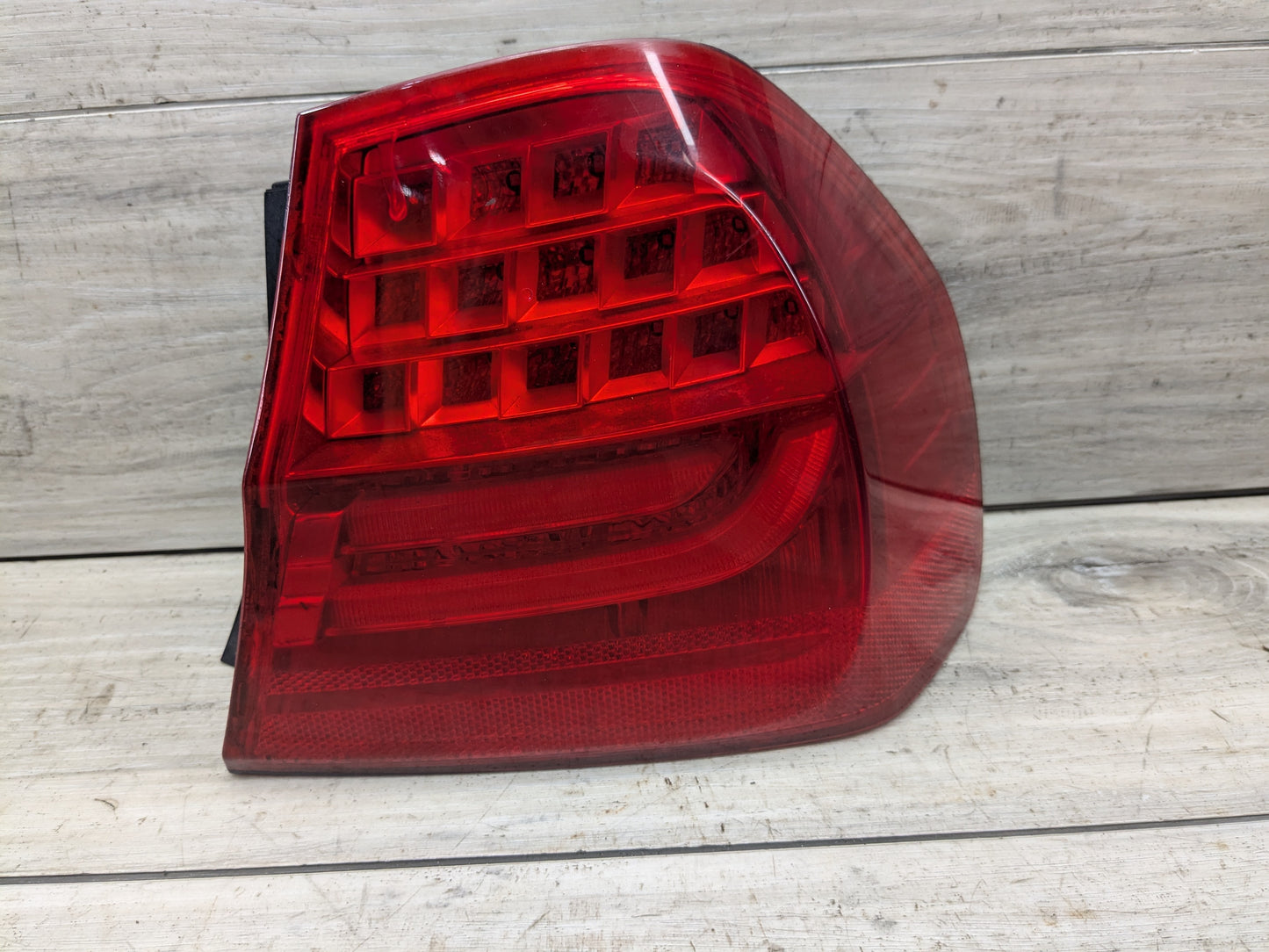 09-11 OEM BMW E90 328 335 LCI Sedan Rear Passenger Side Outer Tail Light