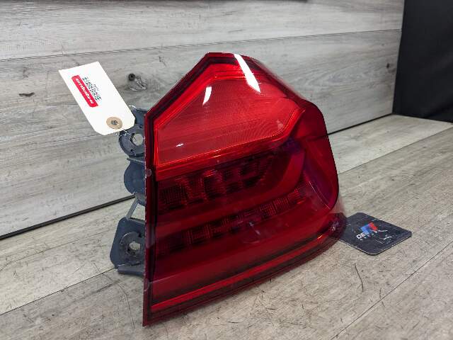 17-20 OEM BMW F90 M5 G30 530 540 M550 Rear Passenger Side Outer Tail Light