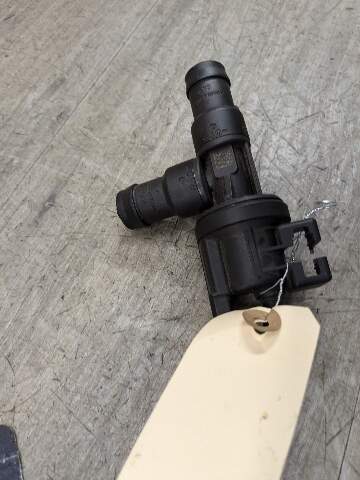OEM BMW G01 G02 G05 G12 G20 G30 Fuel Tank Vapor Breather Valve B46 B58