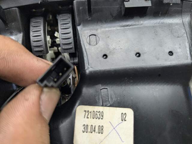 06-11 OEM BMW E90 E91 328 330 335 M3 Sedan Interior Central Console Rear Vent
