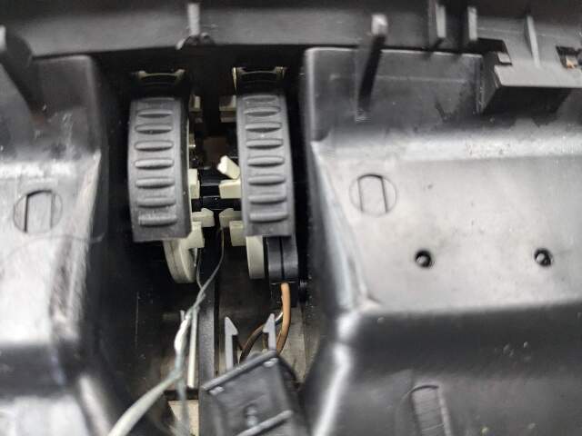 06-11 OEM BMW E90 E91 328 330 335 M3 Sedan Interior Central Console Rear Vent