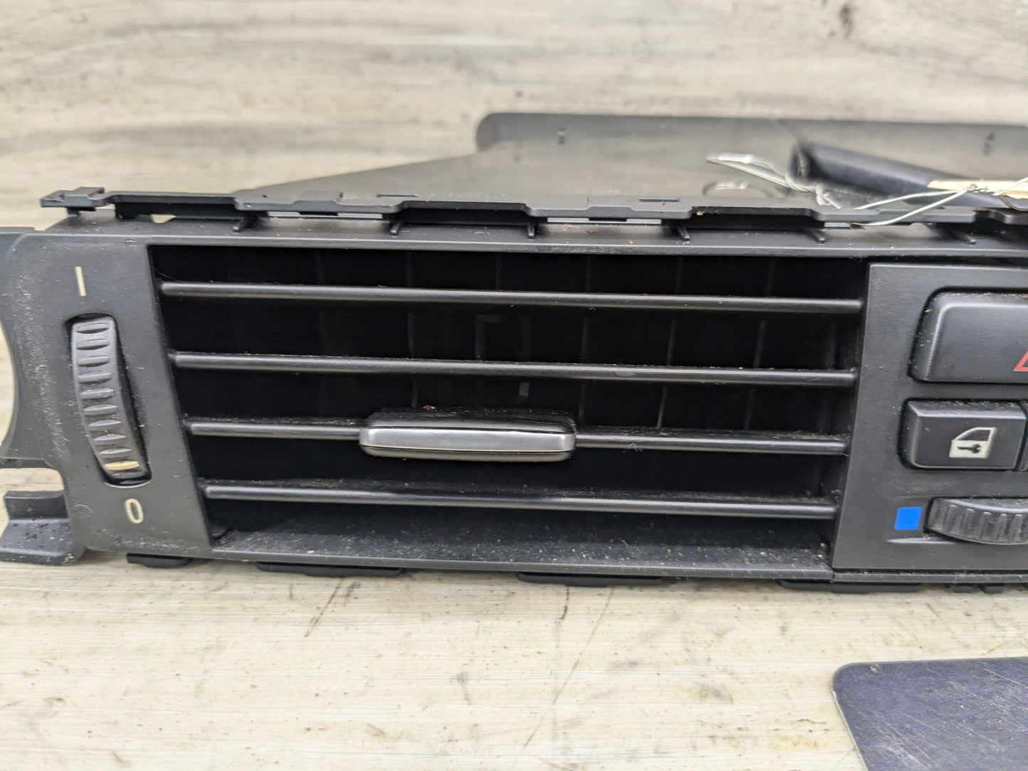 TAB BROKEN* OEM BMW E90 E91 328 335 E92 E93 335 M3 Dashboard Center Air Vents