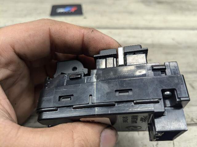 10-18 BMW F01 F02 F06 F07 Rear Window Regulator Sun Shade Control Switch