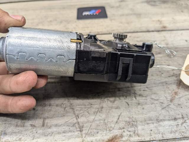 OEM BMW F06 F82 F80 F13 F01 F10 M2 M3 M4 M6 Upper Sunroof Moon Roof Motor Unit