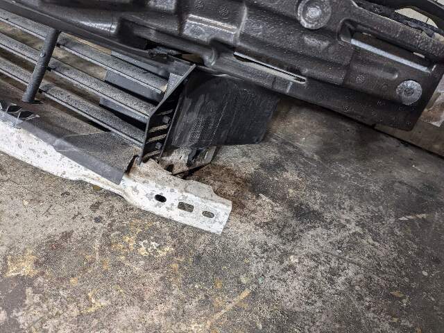 *17-23* OEM BMW G30 530 540 M550 Front Clip Radiator Support Reinforcement