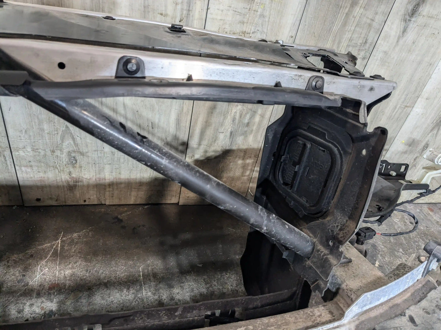 *17-23* OEM BMW G30 530 540 M550 Front Clip Radiator Support Reinforcement