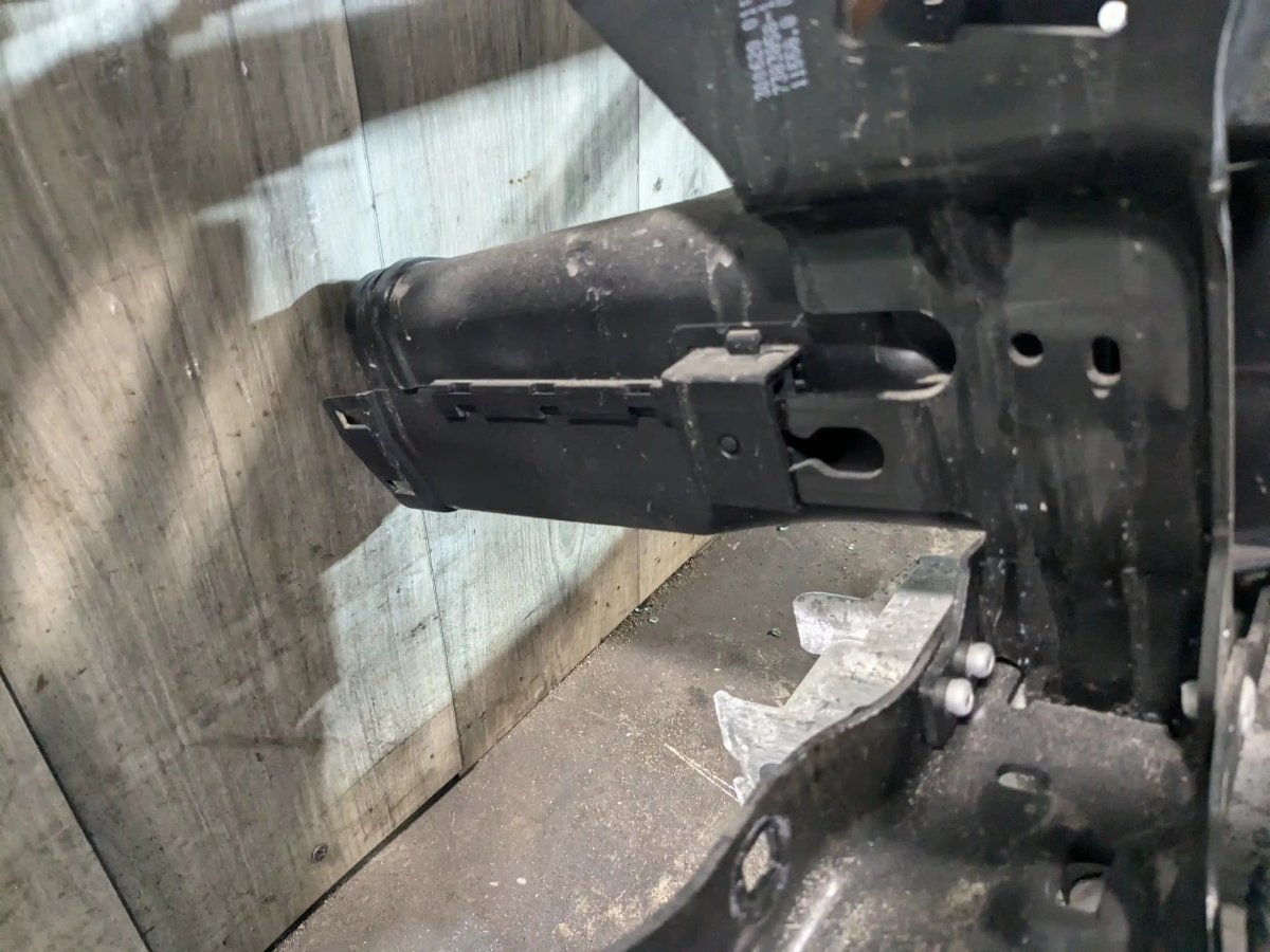 *17-23* OEM BMW G30 530 540 M550 Front Clip Radiator Support Reinforcement