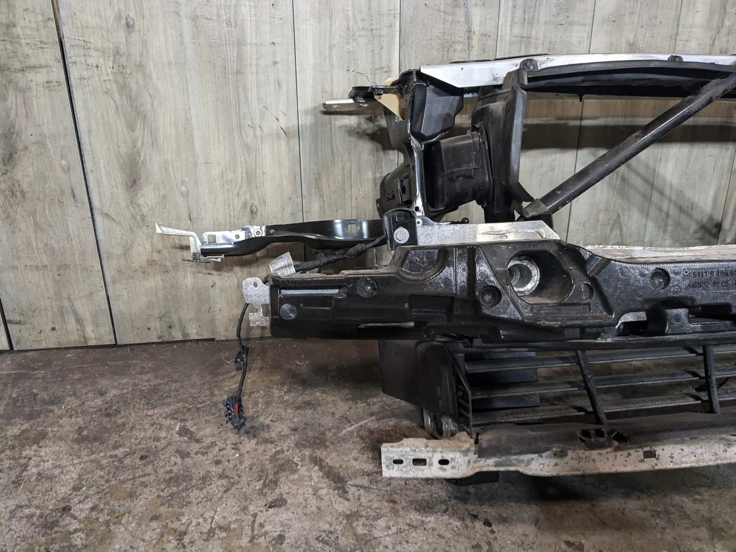 *17-23* OEM BMW G30 530 540 M550 Front Clip Radiator Support Reinforcement