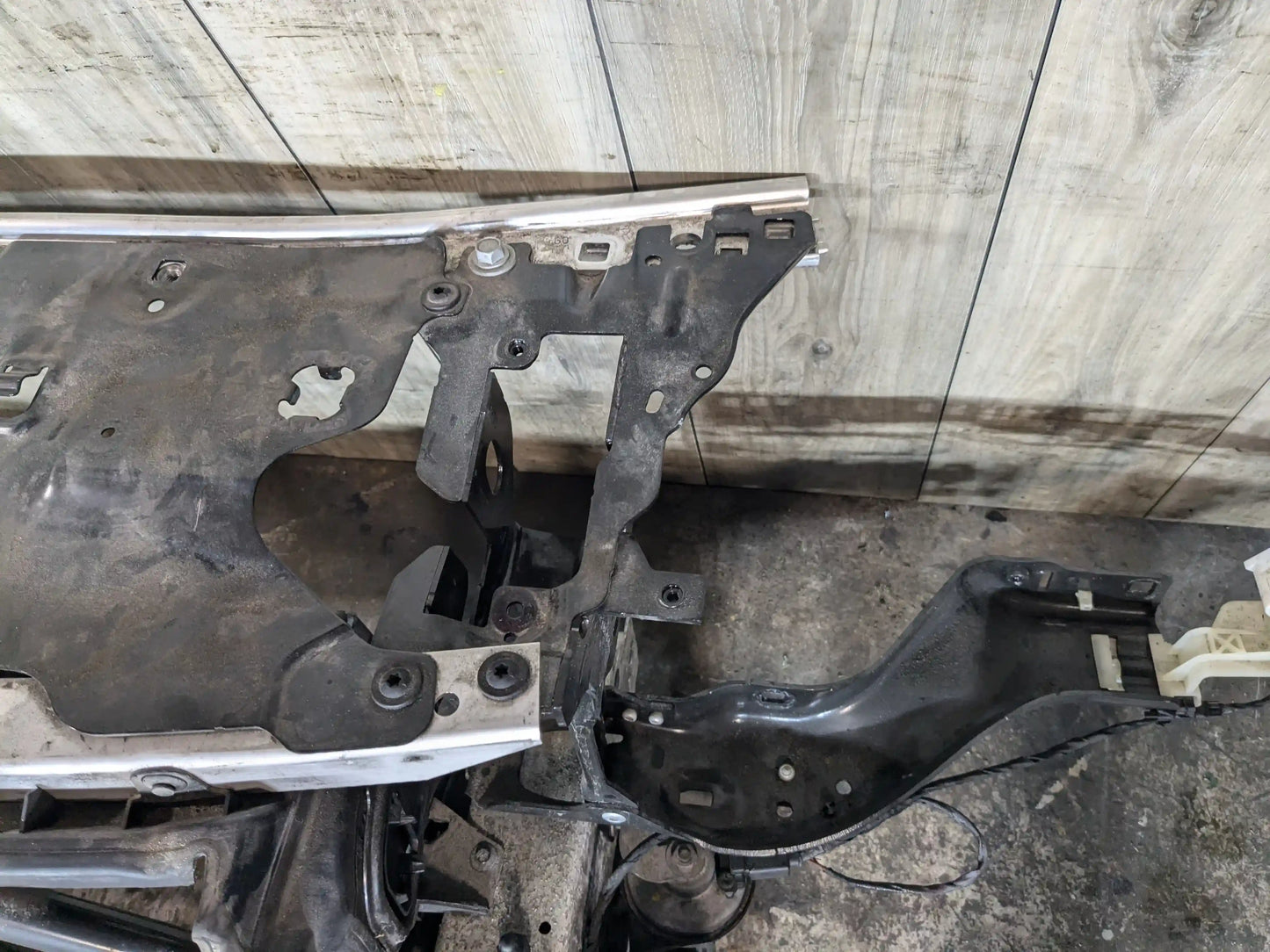 *17-23* OEM BMW G30 530 540 M550 Front Clip Radiator Support Reinforcement