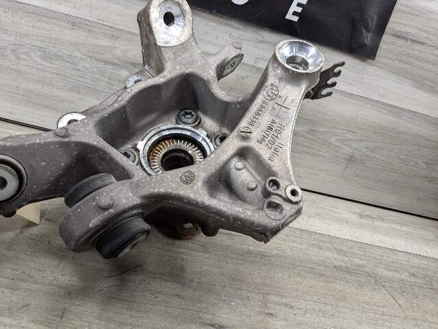17-23 OEM BMW G30 530 540 M5550 REAR Right Passenger Hub Knuckle Bearing Carrier